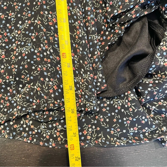 Papaya Deep V-Neck Lined‎ Floral Sleeveless Romper - Picture 10 of 10